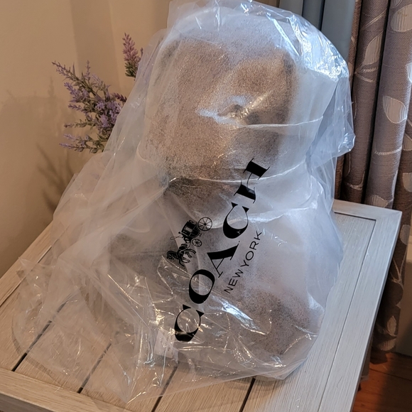 Coach X Peanuts Snoopy collectible plush - Picture 9 of 9